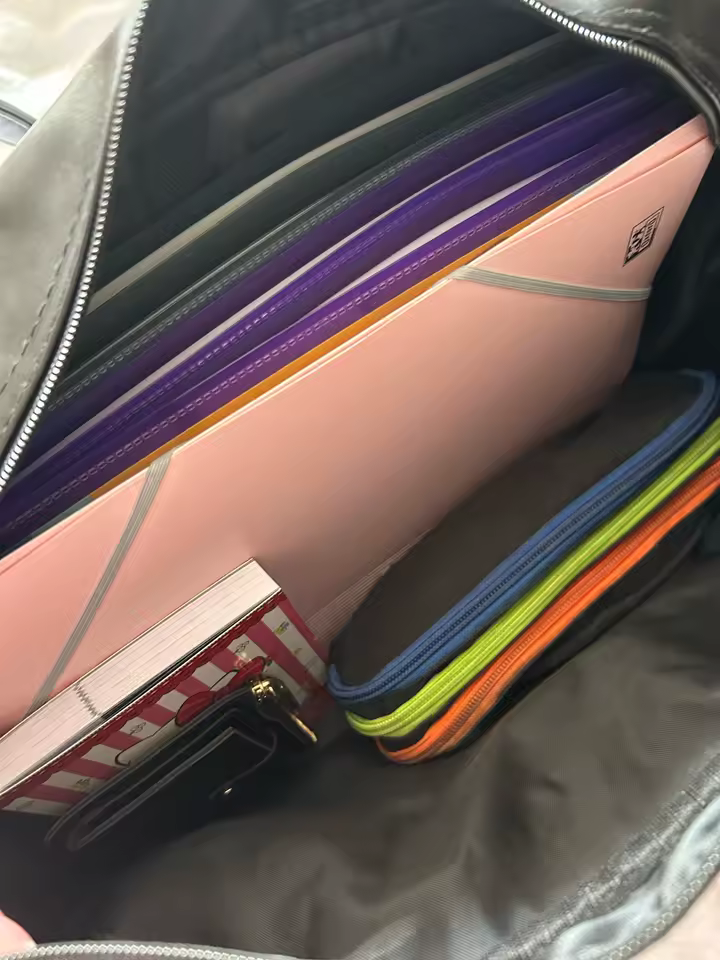 Image cliente d'un sac à main cours lycée élégant et de grande taille