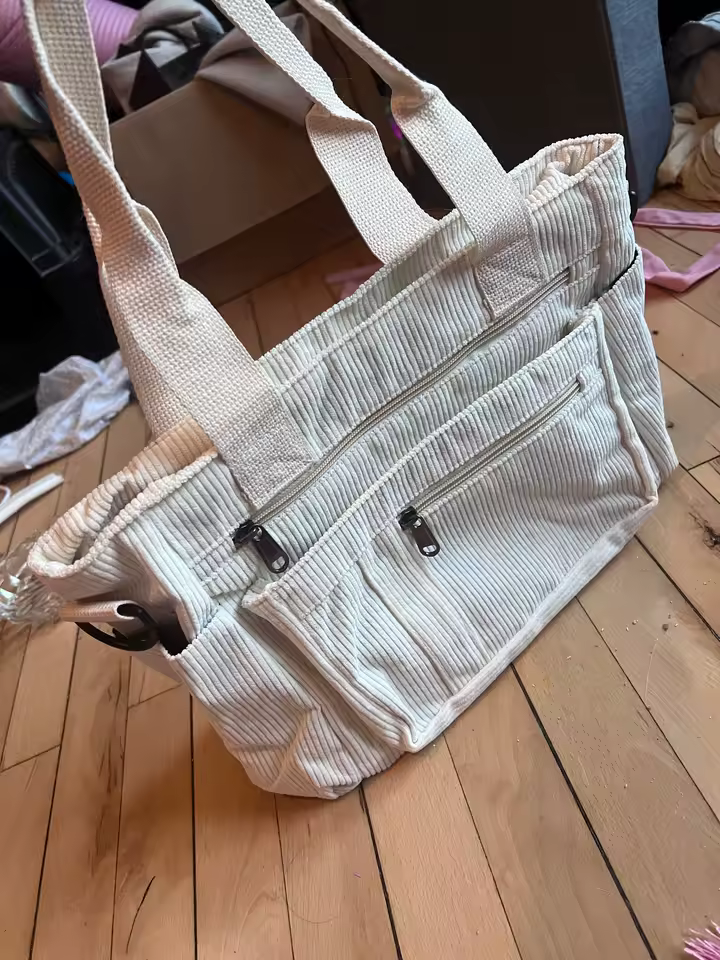 Avis en image d'un joli sac à main cours ado rempli de cahiers A4